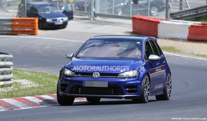 2017-volkswagen-golf-r-400-spy-shots--image-via-s-